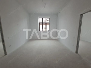 Apartament de vanzare 3 camere 3 bai zona centrala - predare la ALB - imagine 3