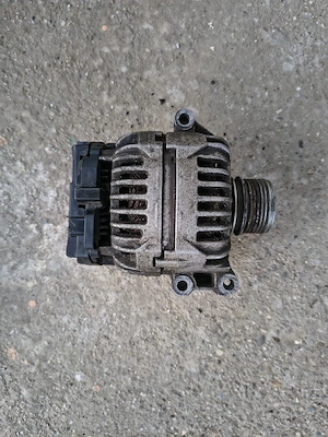 Vând alternator Dacia Logan 