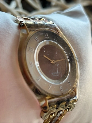 Ceas dama ultraslim colectie Swatch Tri-Gold SFK240A