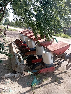 Vând semănătoare porumb 