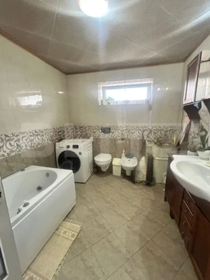 Casa/Vila cu 8 camere, 4 bai - Zarnesti - imagine 9