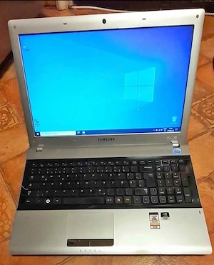 Laptop Samsung i 7 model E 3520 IntelCore - 2630 QM CPU 2.00GHz placă video dedicată 