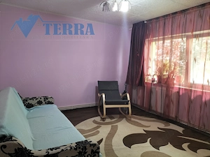 Vând apartament 2 camere, parter înalt, utilat şi mobilat. - imagine 2