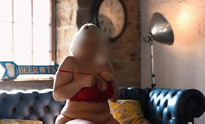 Doamnă 45 ani cu experiență, 3 zile in Craiova.Ofer si dominare dețin jucării,sună-mă 
