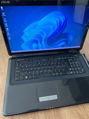 Laptop Asus Display mare 17,3 inch Led,4gb ram ddr3,500gb memorie,perfect functional cu incarcator  
