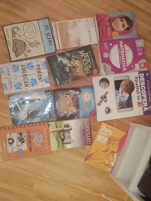 vand carti de citit fiecare avand pretul de 20 lei