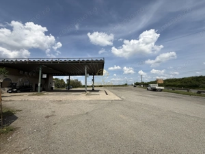 Stație Carburanți De Vânzare| 18.000 mp teren | Hale | Front la E81 - imagine 3