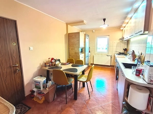Apartament cu 3 camere Decomandat