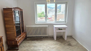 Vand apartament cu 2 camere in Deva, zona ultracentrala (Piata), bloc de 4 etaje de caramida,  - imagine 2