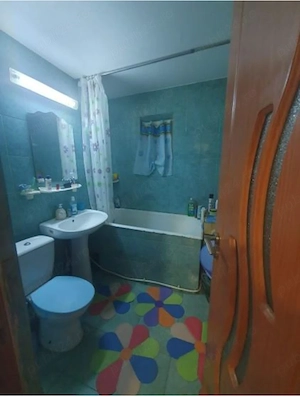 Inchiriez apartament 2 camere decomandat