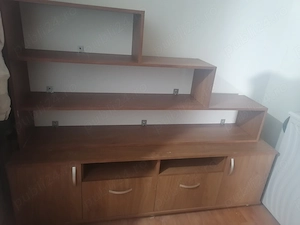 Comoda și biblioteca suspendata 