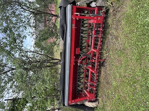 Vând semănătoare UNIA Poznaniak 420 3, sau schimb cu încărcător frontal compatibil cu tractor Case 