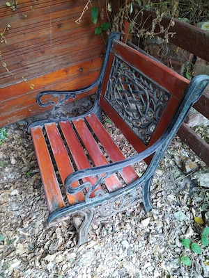 Vand mobila gradina, doua scaune, banca din aliminiu tiurnat si masa.