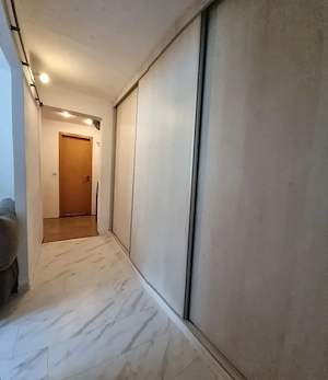 Apartament 2 camere decomandat, centrul orașului Brezoi, vedere la Vârful Țurțudan - imagine 4
