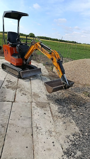 Mini excavator  - imagine 2