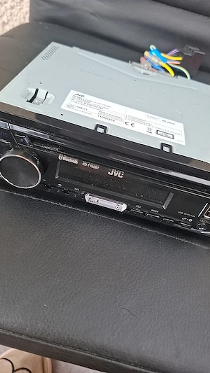 Vând urgent noua boxe sisteme audio auto și casetofon auto la un preț accesibil 