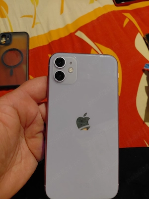 vând schimb iPhone 11 impecabil. 