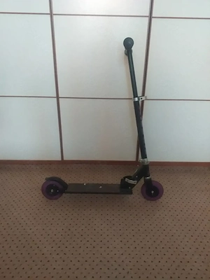 Trotinetă fete cu roții mici 