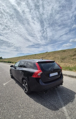 Volvo V60 R-Design 1.6 T4 Benzină 179 CP   2012 - imagine 4