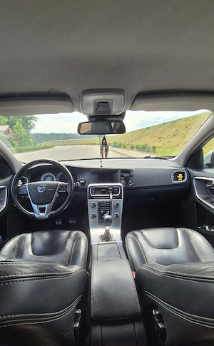 Volvo V60 R-Design 1.6 T4 Benzină 179 CP   2012 - imagine 5