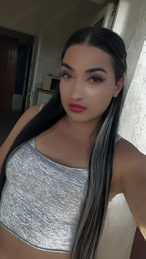 Bună sunt Maria am 25 de ani și sunt fată trans 
