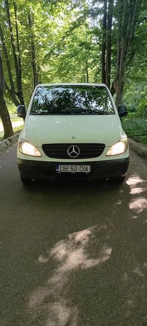 Vând Mercedes vito 22 dizel anul 27 forovot 3 locuri masina este an stare forte bună nare apsolut ni