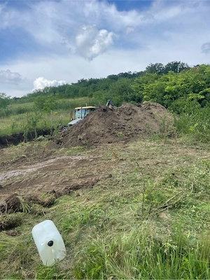 vand pamant negru de gradina rezultat din excavat