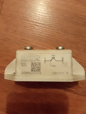 Modul IGBT (Insulated Gate Bipolar Transistor) Semikron SEMITRANS M, model SKM152GA123