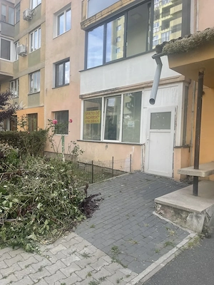 Ofer spatiu comercial de inchiriat langa biserica de pe Mihai Viteazu cca40mp langa fosta vidioteca 