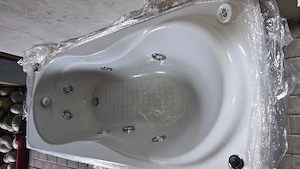 Cadă cu hidromasaj 