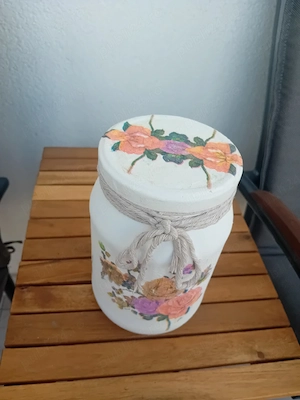 Borcan decorativ lucrat manual