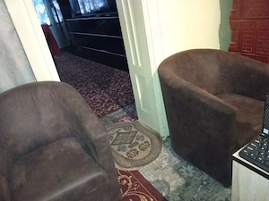 2 fotolii maro impecabile preț negociabil 550 lei ambele 