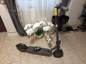 Vând trotineta electrica pliabila Xiaomi 
