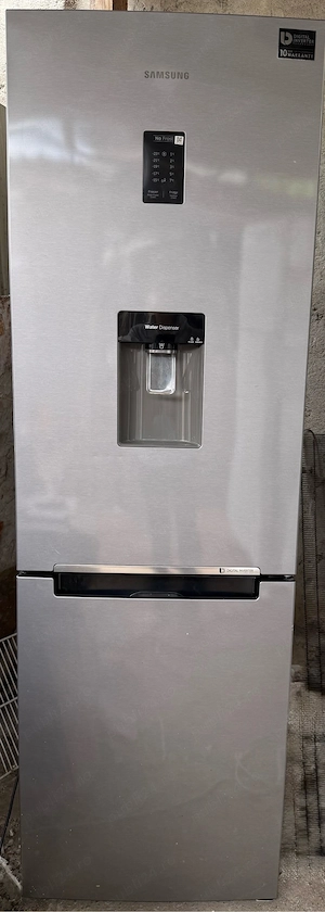 Combină frigorifică Samsung RB33J3830SA EF cu dozator, tehnologie No Frost și inverter digital
