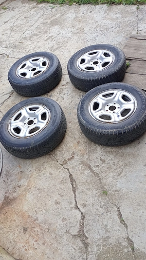 Vând set roți iarnă Duster 215/65/16