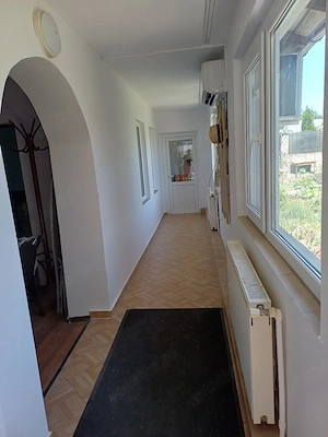 casa buna, curte mare, in oras