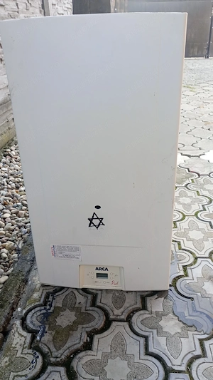 vând centrala termica pe gaz 31 kw. funcțional. 