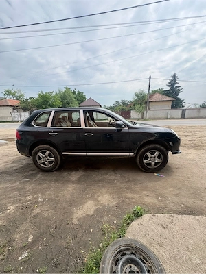 Vând sau schimb Porsche CAYENNE -An 2005 -Motor 3.2 Benzină  -Mașina pornește la sfert de cheie -Are