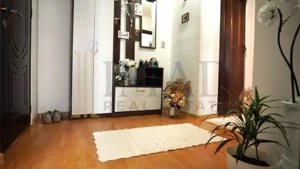 Ofert #259; rar #259;! Vanzare Apartament 3 camere Micro 5, Balaban - zona Hyperici. - imagine 8