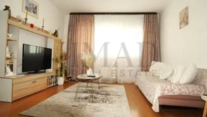 Ofert #259; rar #259;! Vanzare Apartament 3 camere Micro 5, Balaban - zona Hyperici. - imagine 3