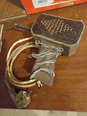 Pistol lipit facut in fabrica, functional de 40 de ani