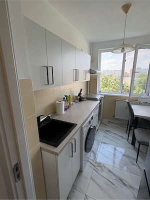 Apart. 2 Camere. renovat, bucatarie noua. 
