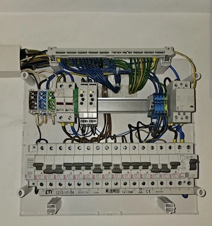 instalații electrice,montez prize, doze, întrerupător,chiuvete,wc etc.