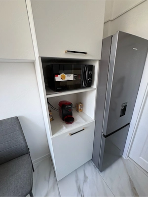 Apart. 2 Camere. renovat, bucatarie noua. 