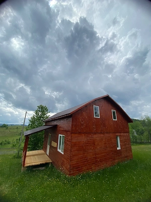 Cabană din lemn + Teren 2800 mp zona Scărișoara