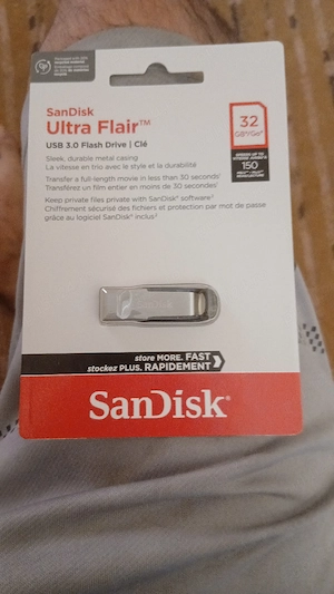 am la vanzare stikuri 32 gb 20 de lei bucata