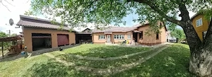 Casă 8 camere, teren 1400 mp, centru Gura Humorului, 2 garaje, foișor