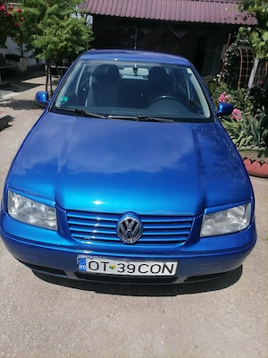 Vand vw Bora benzina 1,6 16 valve an 2001,comenzi pe volan ,climatronic,pilot automat incalzire in s