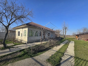 Gospodărie renovata semi-independentă energetic în Blejești   liniște si natură 