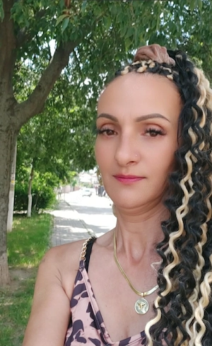 Nouă  la tine în oraș 